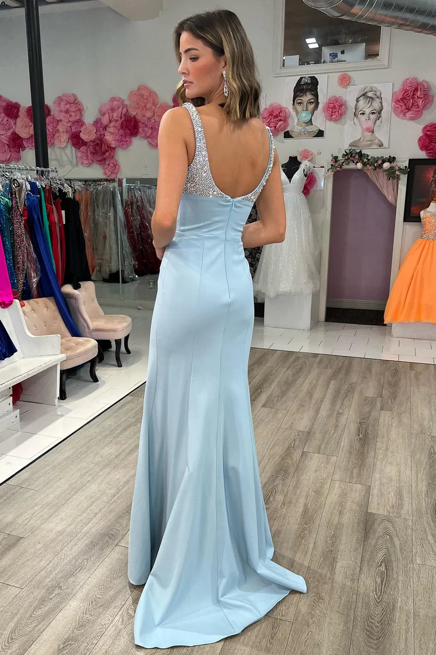 Vestido de fiesta de sirena con escote cuadrado y cuentas y abertura